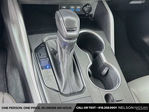 Used 2022 Toyota Highlander XLE AWD/4WD image 16