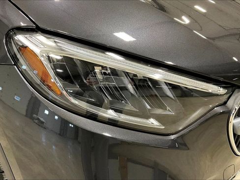 Used 2025 Mercedes-Benz GLC 300 4MATIC image 32