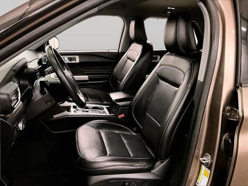 Used 2021 Ford Explorer Limited w/ Equipment Group 301A AWD/4WD image 25