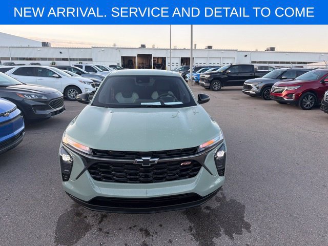 Used 2024 Chevrolet Trax RS w/ Driver Confidence Package FWD image 3