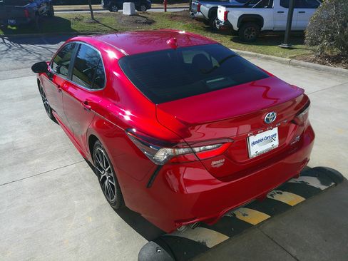 Used 2022 Toyota Camry SE image 9