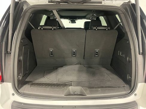 Used 2023 GMC Yukon SLT w/ SLT Premium Package image 5