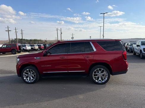 Used 2022 GMC Yukon SLT w/ SLT Premium Package image 5