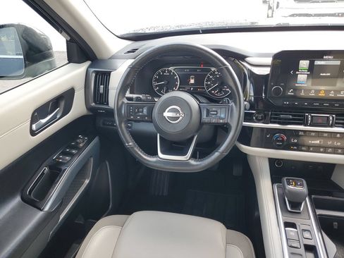 Used 2025 Nissan Pathfinder SL FWD image 12
