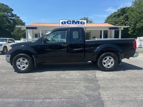 Used 2008 Nissan Frontier SE w/ SE Value Truck Pkg AWD/4WD image 4