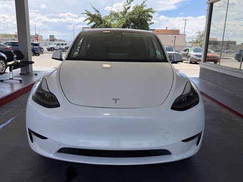 Used 2022 Tesla Model Y Performance AWD/4WD image 3