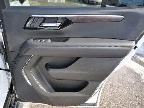 Used 2025 Chevrolet Tahoe LT image 18