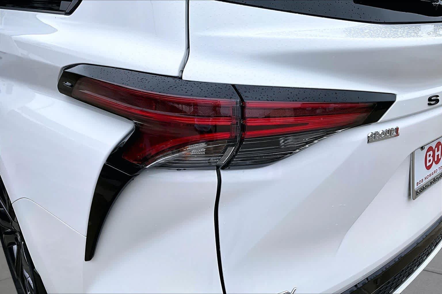 Used 2025 Toyota Sienna XSE FWD image 29