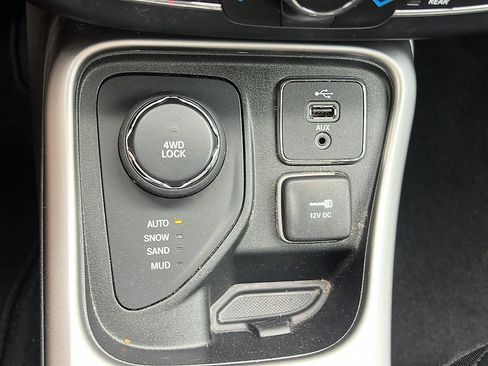 Used 2018 Jeep Compass Latitude w/ Popular Equipment Group AWD/4WD image 36