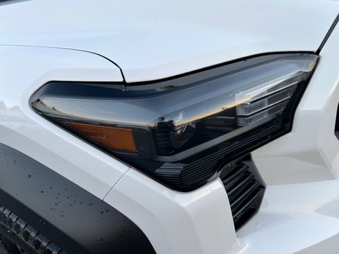 Used 2025 Toyota Tacoma TRD Off-Road image 27