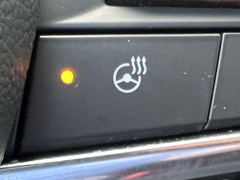 Used 2026 Chevrolet Equinox LT w/ Safety and Technology Package FWD image 28