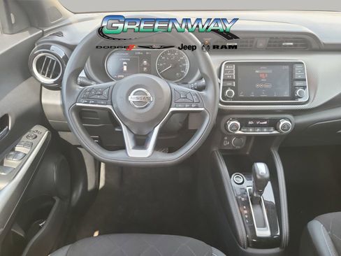 Used 2020 Nissan Kicks SV image 12