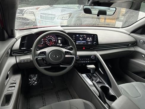 Used 2021 Hyundai Elantra SEL image 11