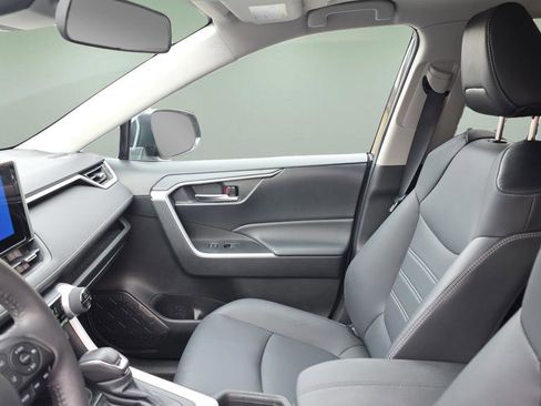 Used 2023 Toyota RAV4 XLE Premium image 12