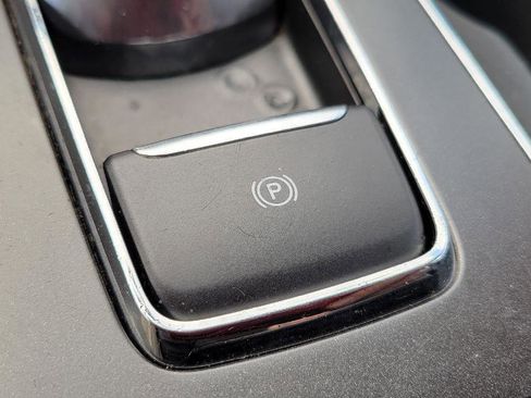 Used 2018 Ford Fusion SE w/ Fusion SE Technology Package image 23