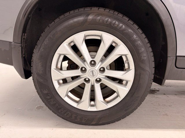 Used 2016 Nissan Rogue SV AWD/4WD image 7