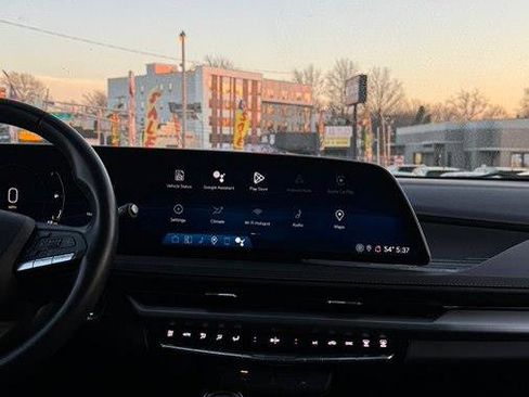 Used 2024 Cadillac XT4 Premium Luxury image 11