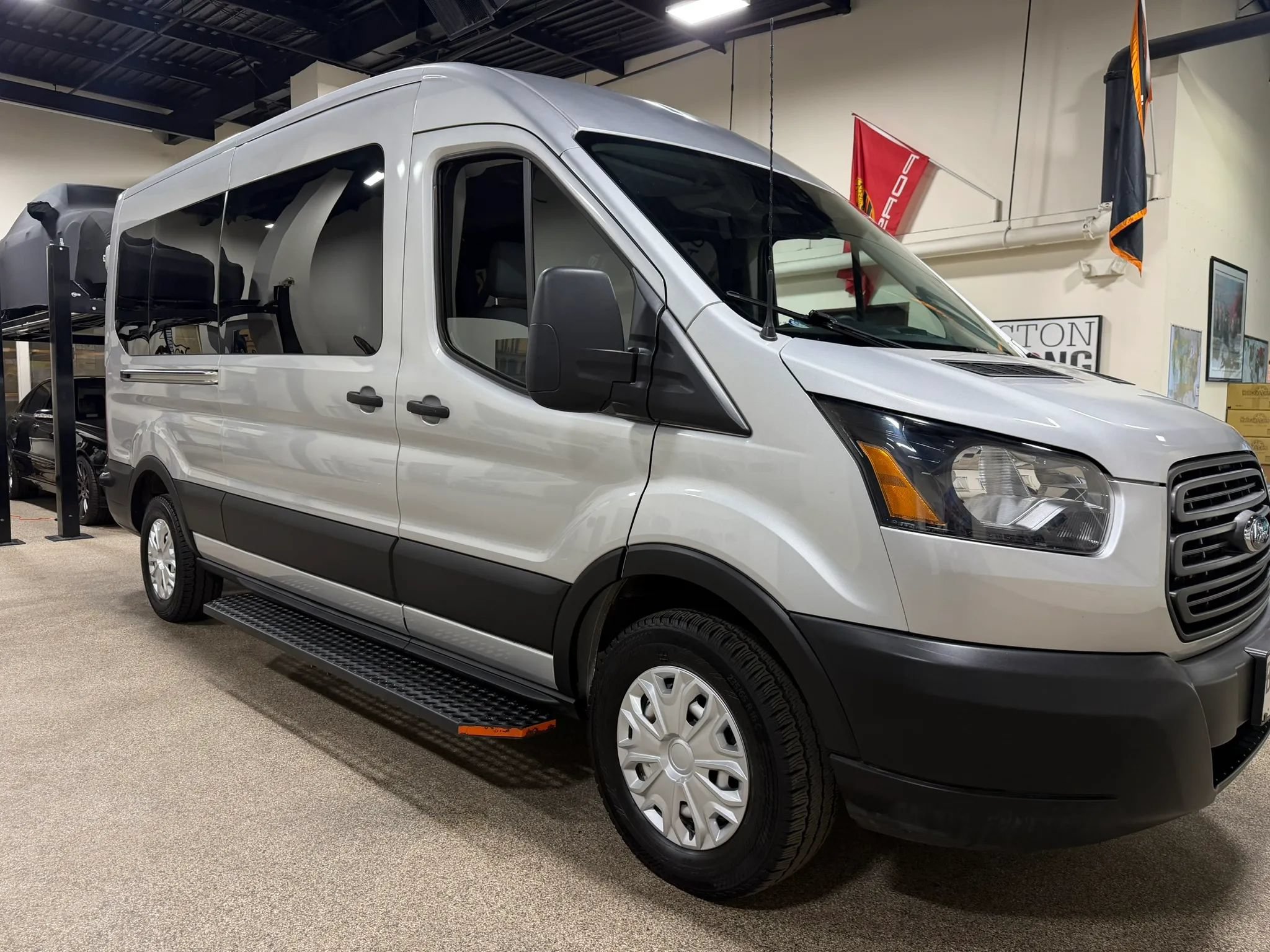Used 2019 Ford Transit 250 148 Medium Roof RWD image 15