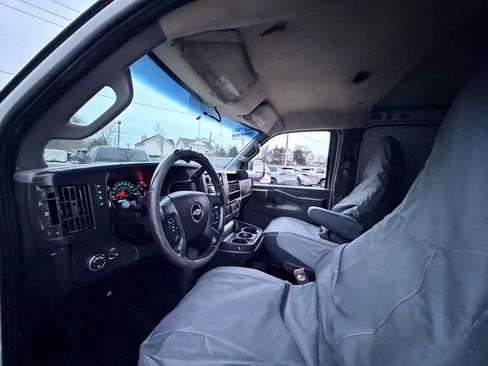 Used 2020 Chevrolet Express 2500 2500 3dr Cargo Van w/ Driver Convenience Package image 33
