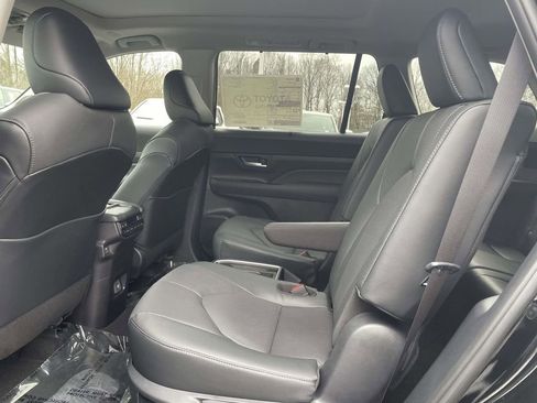 New 2026 Toyota Grand Highlander Platinum image 17