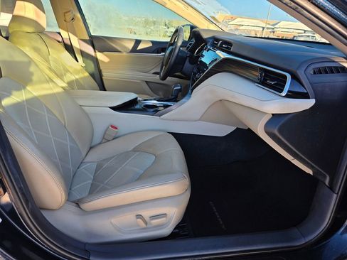 Used 2018 Toyota Camry XLE image 32