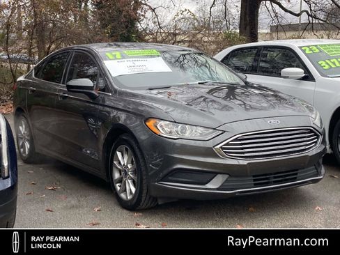 Used 2017 Ford Fusion SE w/ Fusion SE Technology Package image 1