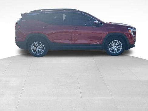 Used 2024 GMC Terrain SLE w/ Driver Convenience Package image 9