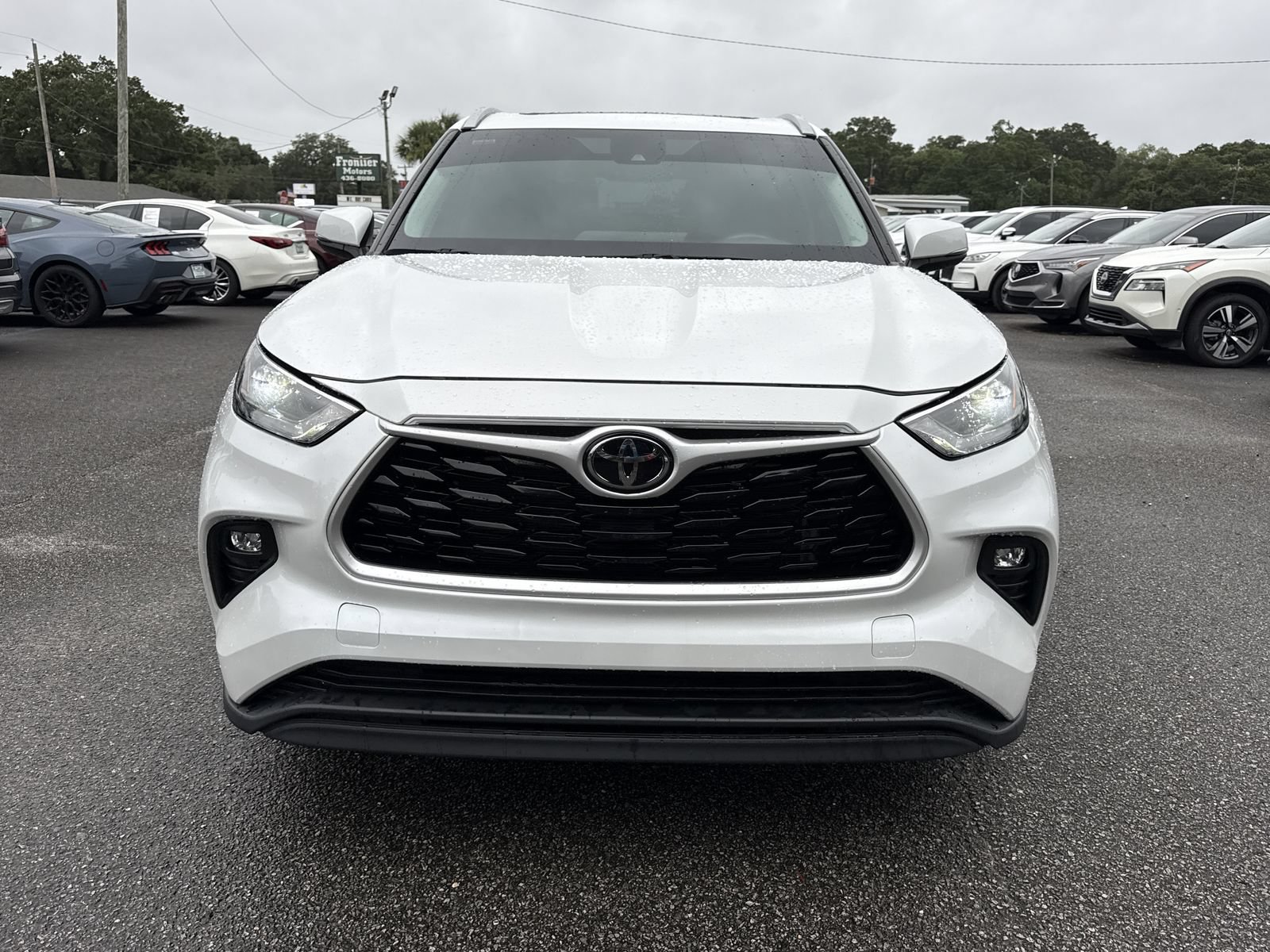 Used 2023 Toyota Highlander XLE FWD image 8