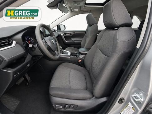 Used 2021 Toyota RAV4 XLE w/ Convenience Package FWD image 10
