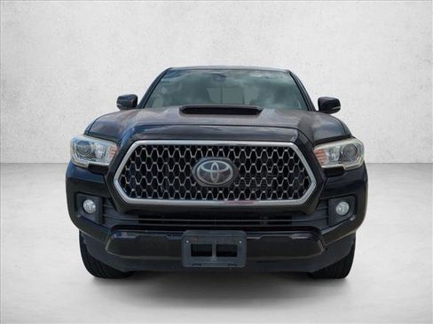 Used 2019 Toyota Tacoma TRD Sport AWD/4WD image 2