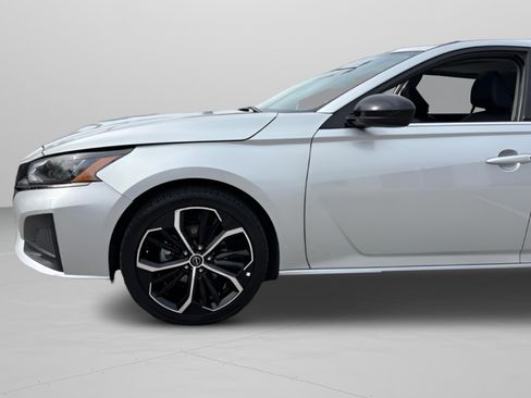Used 2024 Nissan Altima 2.5 SR w/ SR Premium Package image 34