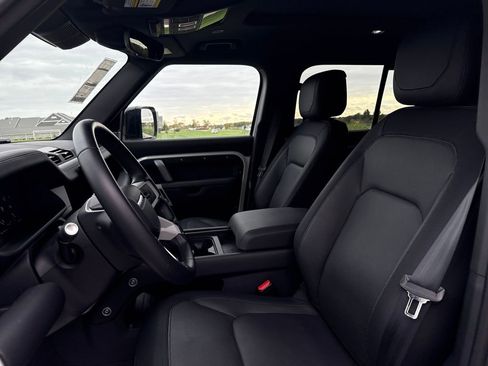 New 2024 Land Rover Defender 130 X-Dynamic SE image 10
