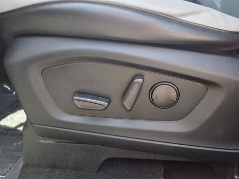 Used 2021 Ford Explorer XLT w/ Equipment Group 202A AWD/4WD image 10