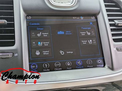Used 2018 Chrysler 300 Limited RWD image 22