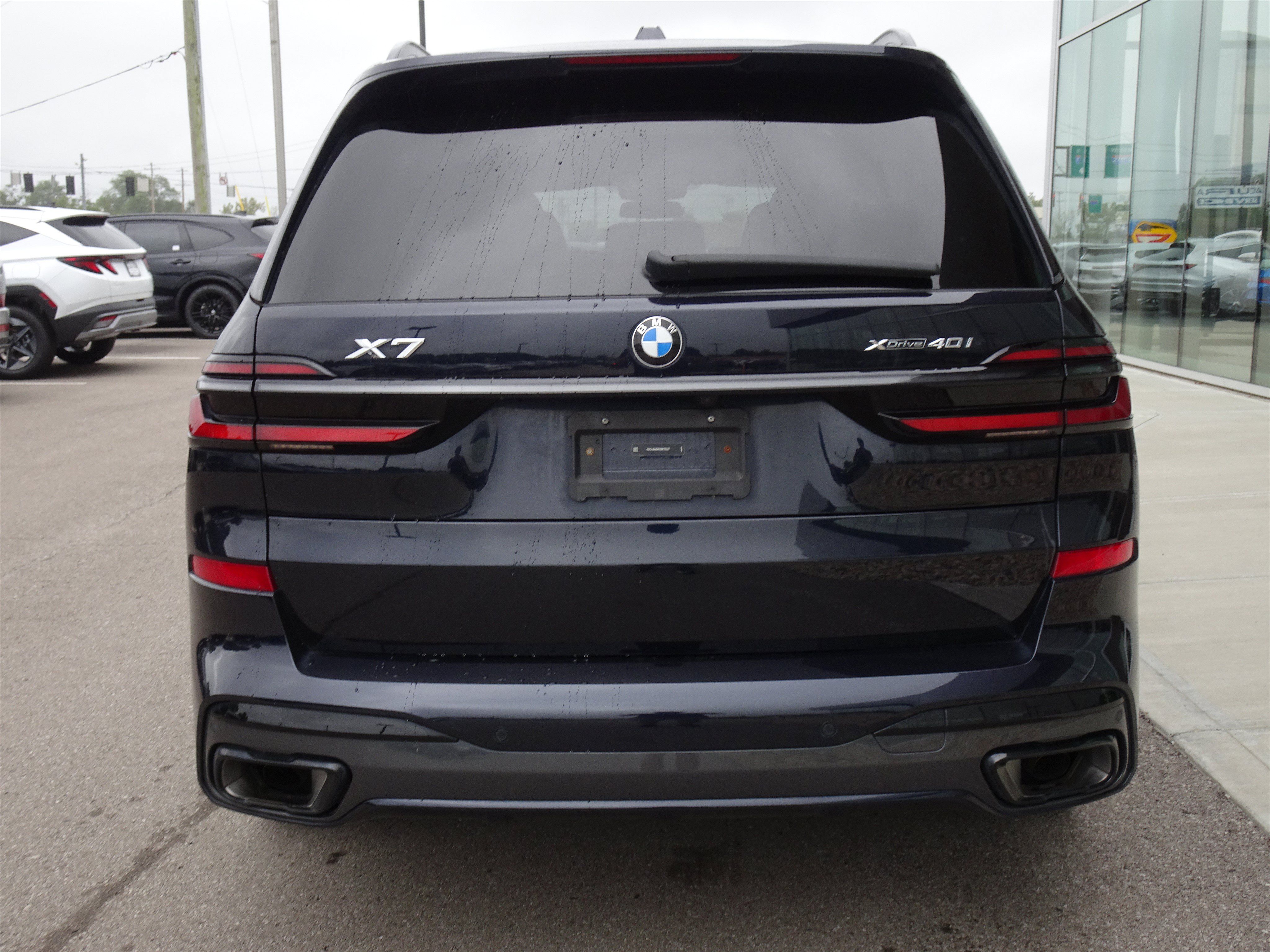 Used 2025 BMW X7 xDrive40i w/ M Sport Package AWD/4WD image 4