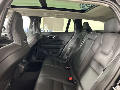 Used 2025 Volvo V60 B5 Cross Country Plus image 32