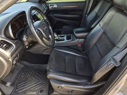 Used 2019 Jeep Grand Cherokee Altitude image 25