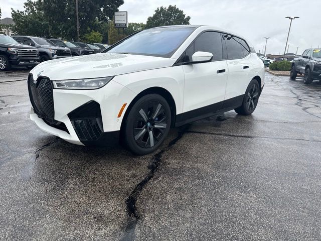 Used 2022 BMW iX xDrive50 w/ Sport Package AWD/4WD image 3