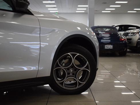 Used 2021 Alfa Romeo Stelvio Sprint w/ Nero Edizione image 14