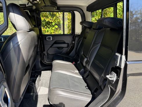 Used 2021 Jeep Gladiator Overland w/ Popular Equipment Package image 16