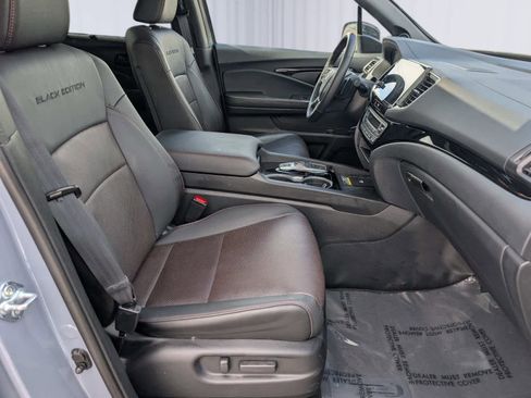 Certified 2025 Honda Passport Black Edition image 9