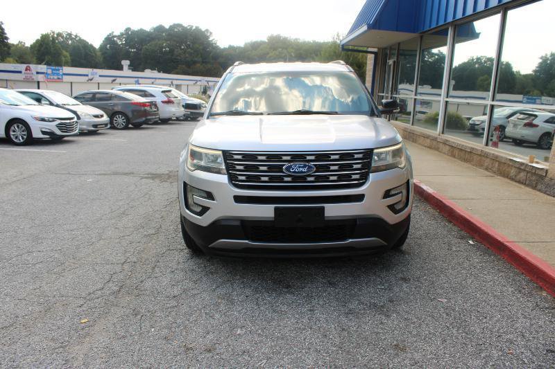Used 2016 Ford Explorer XLT FWD image 2