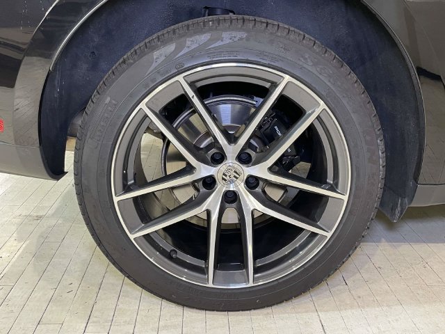 Certified 2026 Porsche Macan AWD/4WD image 12