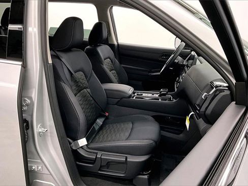 New 2025 Nissan Pathfinder S image 34