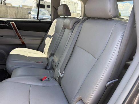 Used 2011 Toyota Highlander Limited w/ Tow Pkg AWD/4WD image 19