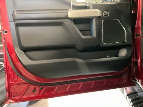 Used 2019 Ford F150 Lariat w/ Equipment Group 502A Luxury image 11