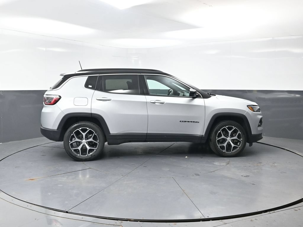 Used 2024 Jeep Compass Limited AWD/4WD image 3