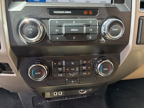 Used 2019 Ford F350 Lariat w/ Chrome Package image 39