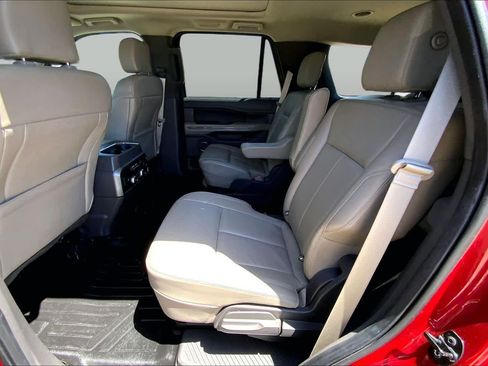 Used 2020 Ford Expedition XLT w/ Equipment Group 202A AWD/4WD image 18
