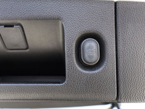 Used 2019 Chevrolet Tahoe LT RWD image 32